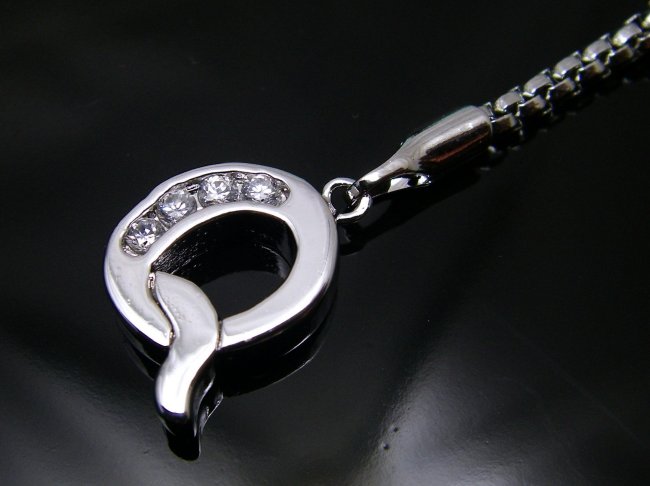 �L���[�r�b�N�W���R�j�A�̌g�уX�g���b�v