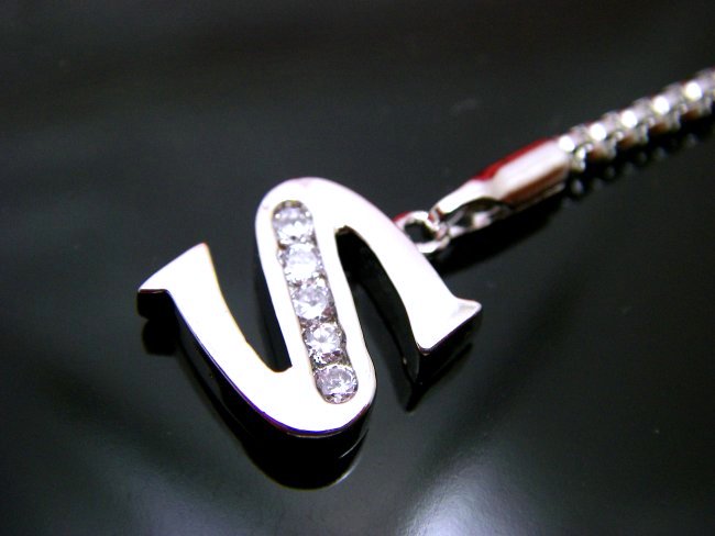 �L���[�r�b�N�W���R�j�A�̌g�уX�g���b�v