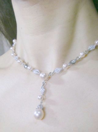 �p�[���ƃL���[�r�b�N�W���R�j�A�̃l�b�N���X