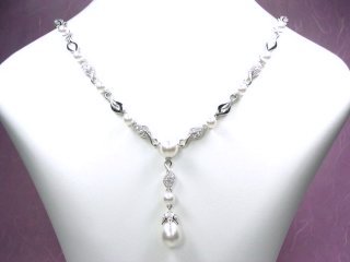 �p�[���ƃL���[�r�b�N�W���R�j�A�̃l�b�N���X