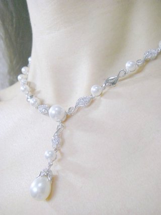 �p�[���ƃL���[�r�b�N�W���R�j�A�̃l�b�N���X