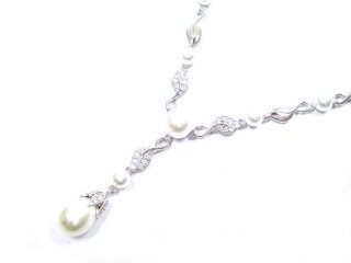 �p�[���ƃL���[�r�b�N�W���R�j�A�̃l�b�N���X