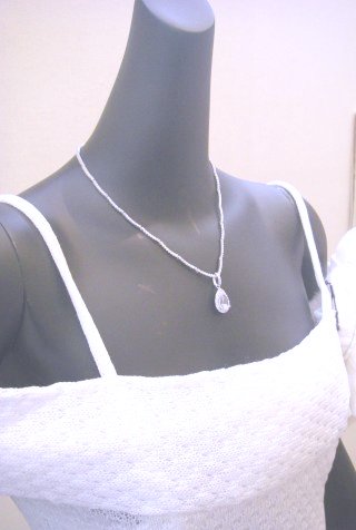 �L���[�r�b�N�W���R�j�A�̃l�b�N���X