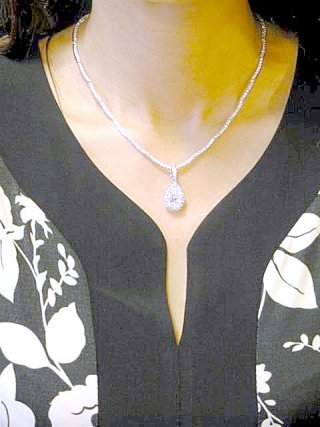 �L���[�r�b�N�W���R�j�A�̃l�b�N���X