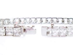 �e�j�X�u���X���b�g�@CZ�A�N�Z�T���[