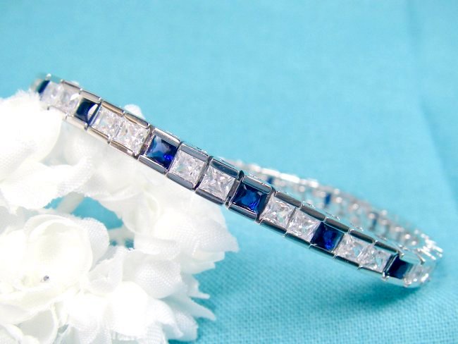 �e�j�X�u���X���b�g�@�L���[�r�b�N�W���R�j�A�E�A�N�Z�T���[