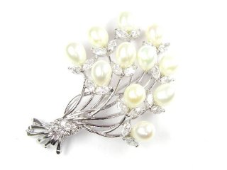 パールとキュービックジルコニアのブローチ フラワーモチーフ