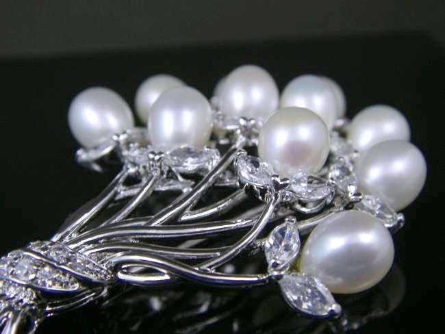 パールとキュービックジルコニアのブローチ フラワーモチーフ