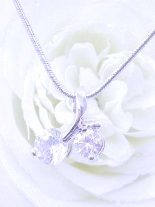 �L���[�r�b�N�W���R�j�A�̃y���_���g�E�A�N�Z�T���[