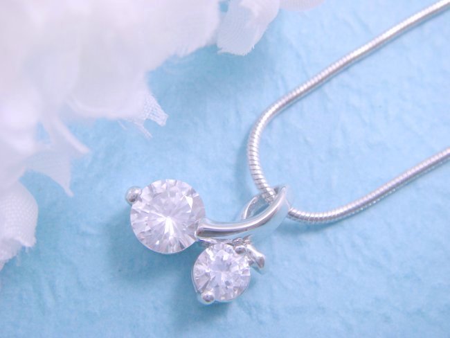 �L���[�r�b�N�W���R�j�A�̃y���_���g�E�A�N�Z�T���[