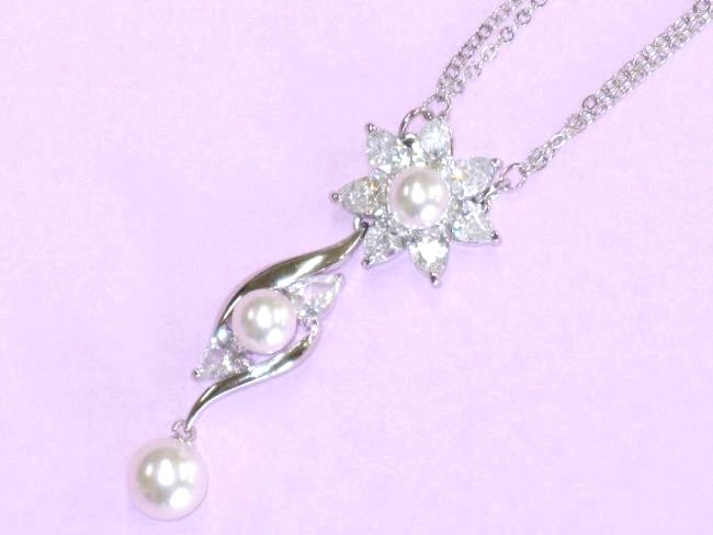 �}�W�����J�p�[���ƃL���[�r�b�N�W���R�j�A�̃y���_���g�@�t�����[���`�[�t�@CZ�A�N�Z�T���[