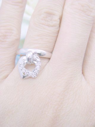 �n�[�g���`�[�t�@�L���[�r�b�N�W���R�j�A�̃����O�i�w�ցj