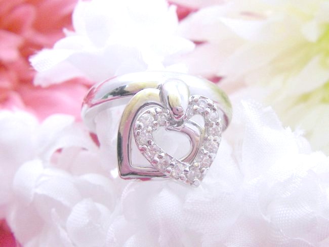 �n�[�g���`�[�t�@�L���[�r�b�N�W���R�j�A�̃����O�i�w�ցj