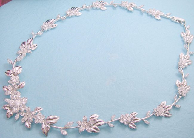 �t�����[���`�[�t�@�L���[�r�b�N�W���R�j�A�̃l�b�N���X