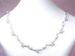 �h�C�c���E�L���[�r�b�N�W���R�j�A�̃l�b�N���X