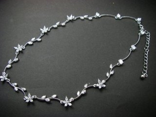 �h�C�c���E�L���[�r�b�N�W���R�j�A�̃l�b�N���X