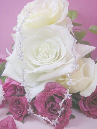 �h�C�c���E�L���[�r�b�N�W���R�j�A�̃l�b�N���X