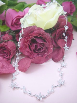 �h�C�c���E�L���[�r�b�N�W���R�j�A�̃l�b�N���X