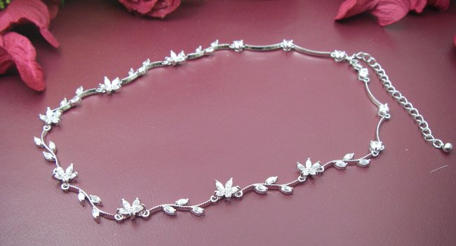 �h�C�c���E�L���[�r�b�N�W���R�j�A�̃l�b�N���X