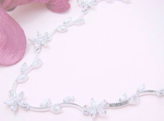 �h�C�c���E�L���[�r�b�N�W���R�j�A�̃l�b�N���X