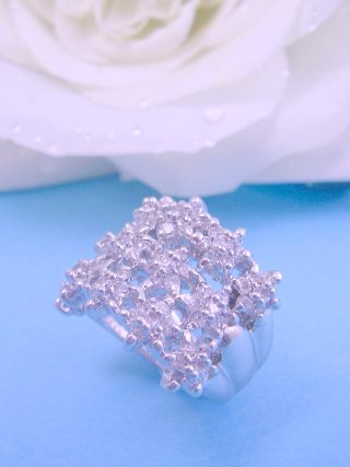 フラワーモチーフ ボリューム・リング