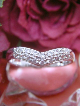 �L���[�r�b�N�W���R�j�A�̃����O