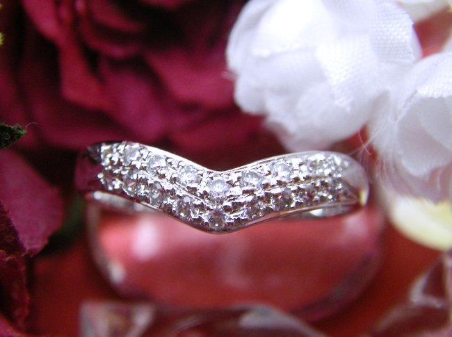 �L���[�r�b�N�W���R�j�A�̃����O