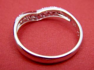 �L���[�r�b�N�W���R�j�A�̃����O