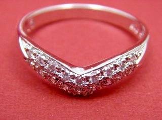 �L���[�r�b�N�W���R�j�A�̃����O