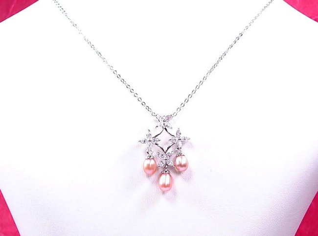 �p�[���ƃL���[�r�b�N�W���R�j�A�̃y���_���g