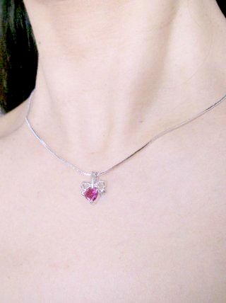 ���r�[�@�n�[�g�A���{�����`�[�t�̃y���_���g