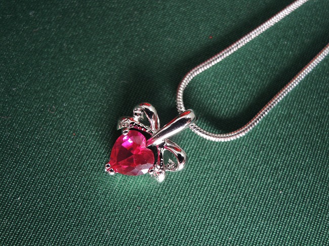 ���r�[�@�n�[�g�A���{�����`�[�t�̃y���_���g