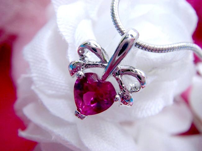 ���r�[�@�n�[�g�A���{�����`�[�t�̃y���_���g