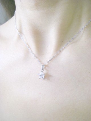 ���A�N�Z�T���[�@�y���_���g