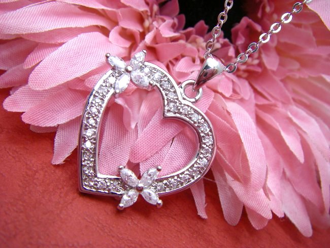 �L���[�r�b�N�W���R�j�A�̃y���_���g�@�n�[�g