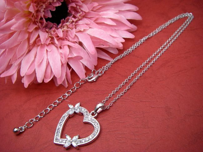 �L���[�r�b�N�W���R�j�A�̃y���_���g�@�n�[�g