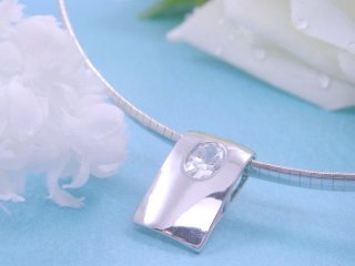 �L���[�r�b�N�W���R�j�A�̃l�b�N���X