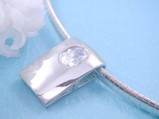 CZ�@�L���[�r�b�N�W���R�j�A�̃I���K�E�l�b�N���X