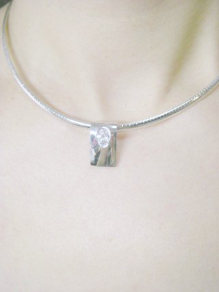 �L���[�r�b�N�W���R�j�A�̃l�b�N���X