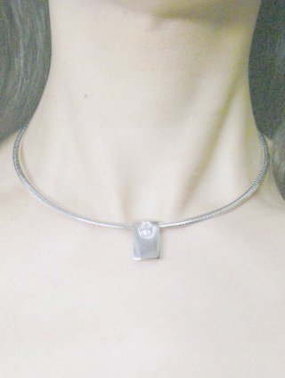 �L���[�r�b�N�W���R�j�A�̃l�b�N���X