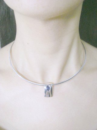 �I���K�E�l�b�N���X