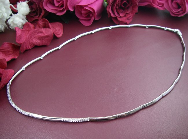 �p���F�E�L���[�r�b�N�W���R�j�A�ƃn�C�E�|���b�V���̃R���g���X�g�ȍׂ߂̃l�b�N���X