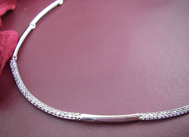 �p���F�E�L���[�r�b�N�W���R�j�A�ƃn�C�E�|���b�V���̃R���g���X�g�ȍׂ߂̃l�b�N���X