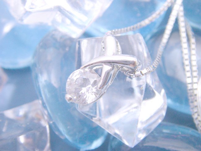 �L���[�r�b�N�W���R�j�A�̃y���_���g