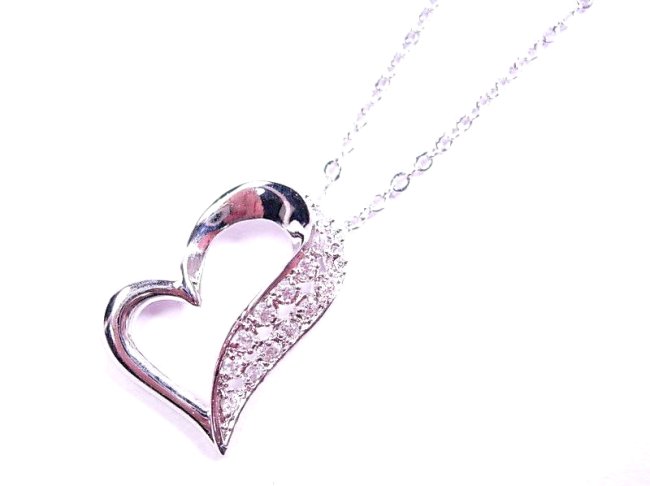 �L���[�r�b�N�W���R�j�A�̃y���_���g�@�n�[�g���`�[�t