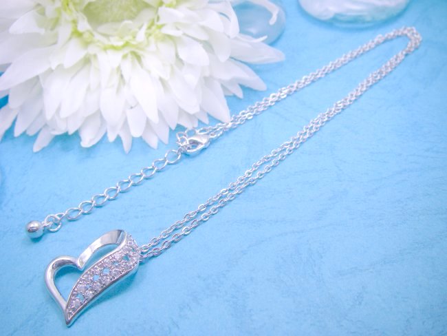 �L���[�r�b�N�W���R�j�A�̃y���_���g�@�n�[�g���`�[�t