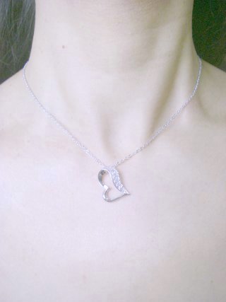 �L���[�r�b�N�W���R�j�A�̃y���_���g�@�n�[�g���`�[�t