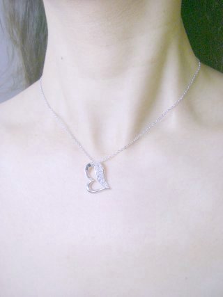 �L���[�r�b�N�W���R�j�A�̃y���_���g�@�n�[�g���`�[�t