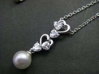 パールとキュービックジルコニアのペンダント