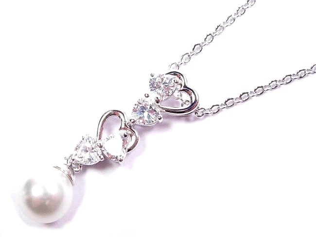 パールとキュービックジルコニアのペンダント